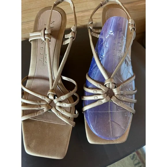 ☀️SUMMER☀️Cute gold sandal wedges 7.5 m - Picture 1 of 5